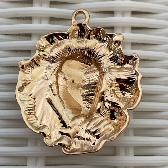 Set of 5 Gold Metal Lion Head Jewelry Pendants - Picture 15 of 17